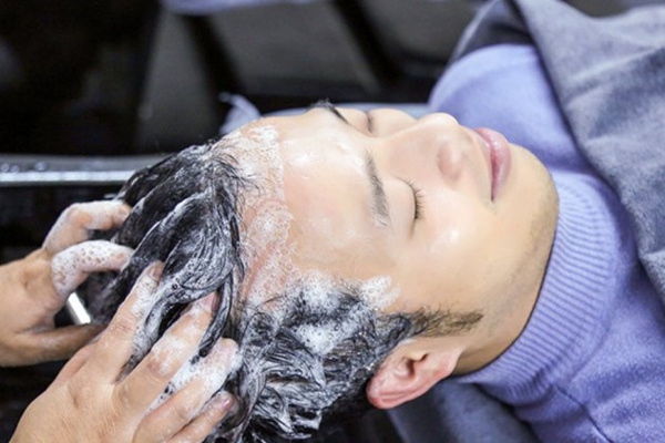 Gội đầu ít thường xuyên hơn để tối ưu việc chăm sóc tóc tẩy