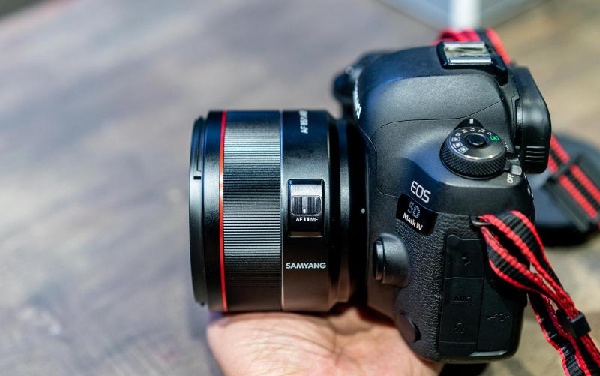 Samyang vừa tung ra chiếc ống kính mới dành riêng cho Canon FF
