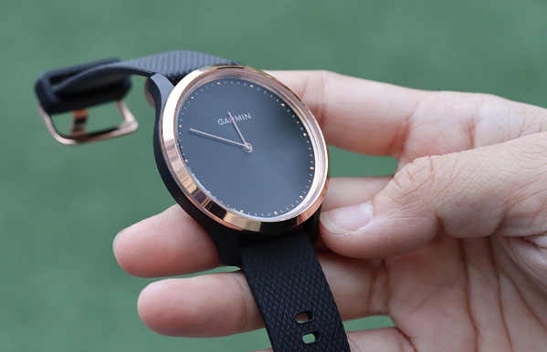 Thời trang và công nghệ với smartwatch Garmin VivoMove HR Sport