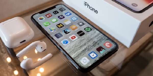 Nên lựa chọn giữa iPhone 2018 hay “tậu” ngay iPhone X ở thời điểm hiện tại?