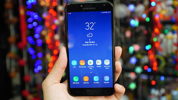 Có nên mua Galaxy J4, chiếc smartphone giá rẻ của Samsung?