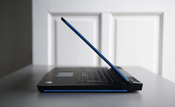 Laptop Dell AlienWare 15R3 hiệu suất mạnh mẽ, lướt mượt mà