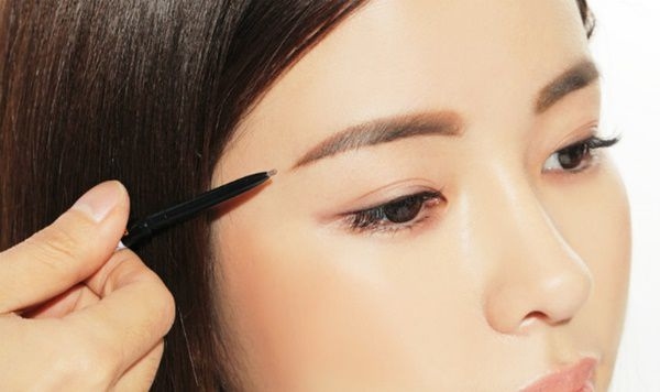 6 Cách thức cần chú ý để giữ lớp makeup của bạn ở yên trên mặt cả ngày ngày mưa