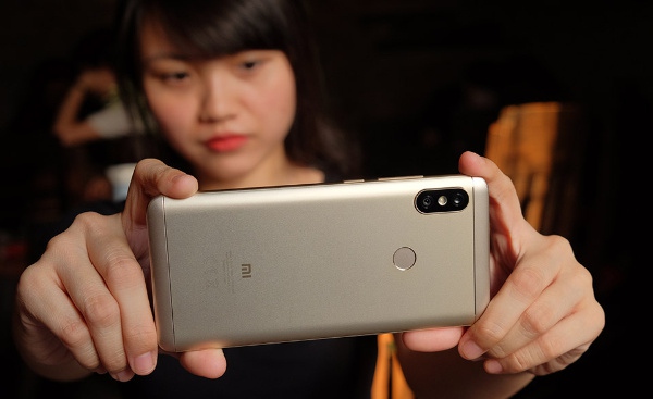 Xiaomi Redmi Note 5: hiệu năng tốt, pin khủng, camera được cải thiện.