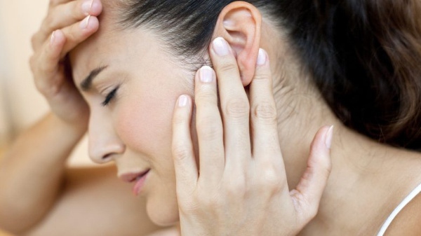 Tác hại khủng khiếp cho tai khi đeo tai nghe thường xuyên